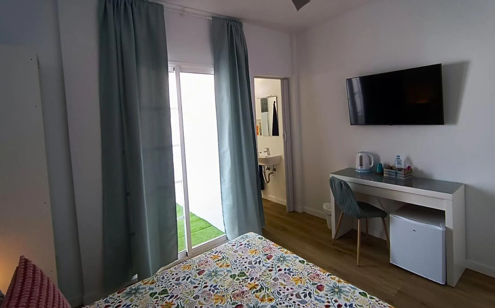 Paradise Room Near The Beach Playa Honda  Spanien