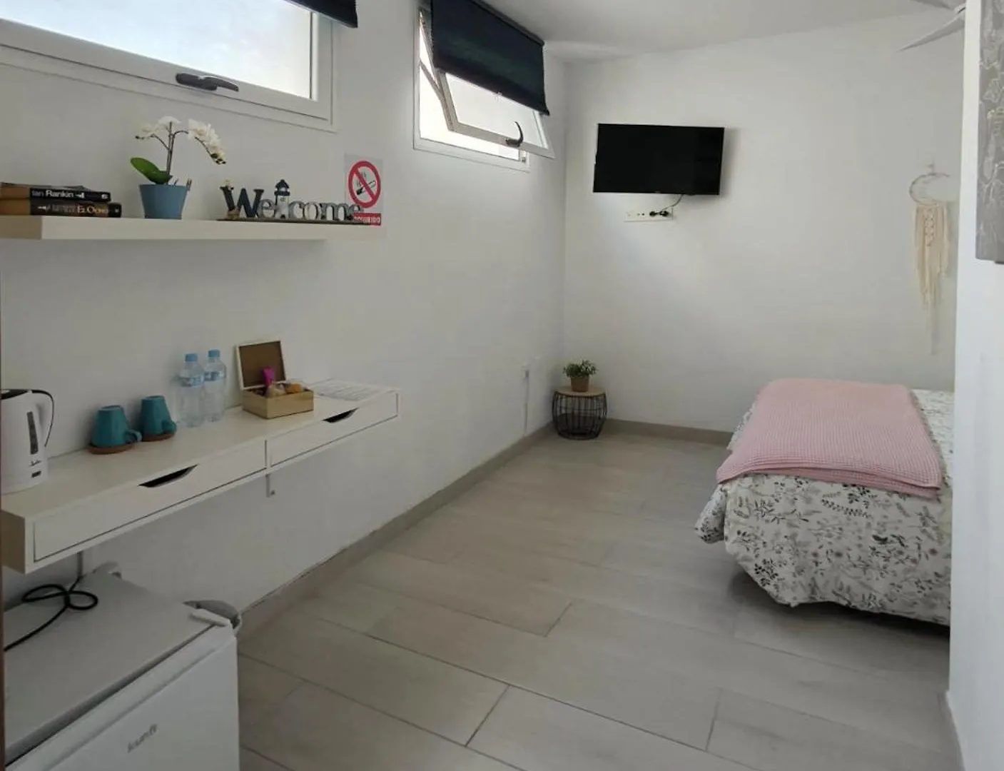 Paradise Room Near The Beach Playa Honda  Homestay Playa Honda (Lanzarote)